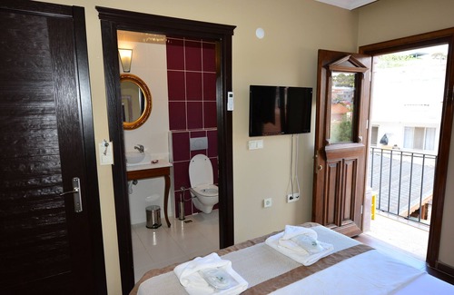 Ayvalik City Center Hotel | Hayriye Hanim Ege