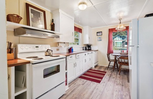 Downtown Cannon Beach House | Haystack Close North - Beachfront! - Beachcomber Vacation Homes
