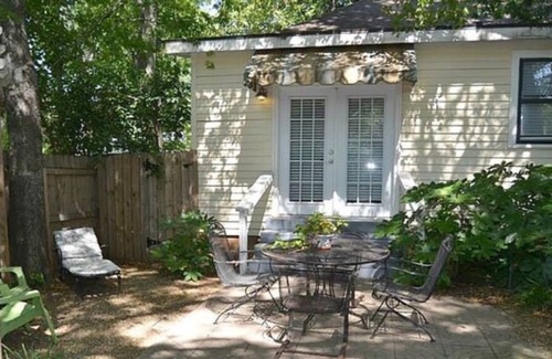 Downtown Little Rock Cabin | Hayward Garden Cottage