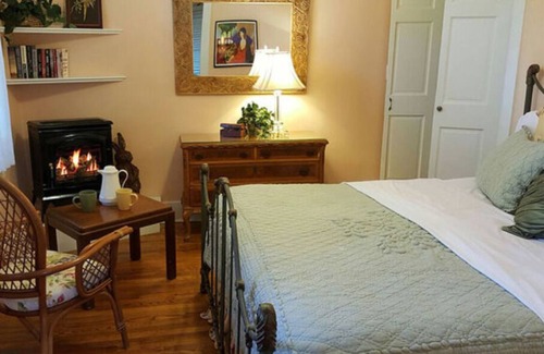 Downtown Little Rock Cabin | Hayward Garden Cottage