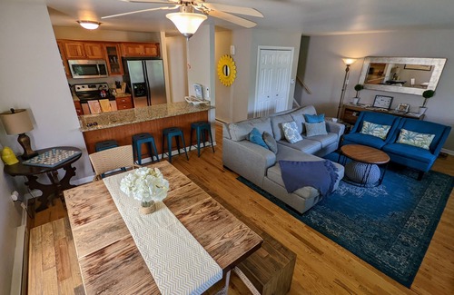 Lake Geneva House | HAZEL'S HIDEAWAY - A Downtown Lake Geneva Gem!