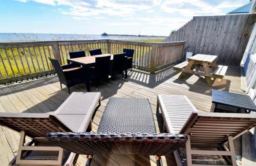 Cherry Grove Beach House | Hazels Castle Huge 2 in 1 Oceanfront House near Pier