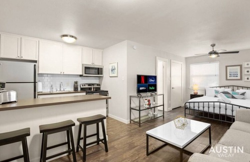 Barton Hills Apartment | HC #102 xxxxxxxxxxxx