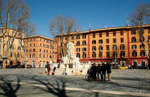 Testaccio Apartment | HC - Sunny Apartment in Testaccio!