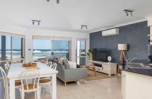 Anna Bay House | Hear the waves watch the whales Anna Bay