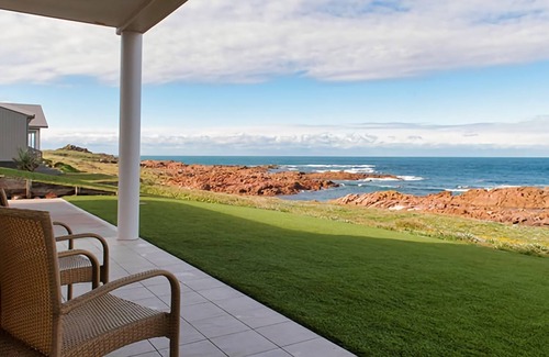 Anna Bay House | Hear the waves watch the whales Anna Bay