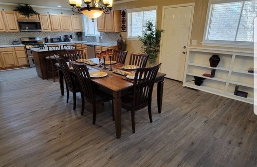 Oklahoma City House | Heart of Adventure District*Mins to Remington*USA Softball Complex*Zoo