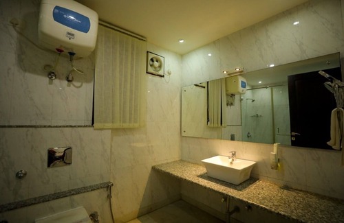 Basai Apartment | Heart Of Agra with WiFi and AC in Wise Villa Agra