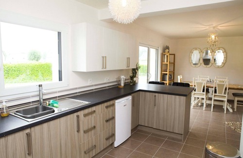 Laniscat House | Heart of Brittany, Modern & Sleeps upto 8, Close to Amenities and Guerledan Lake
