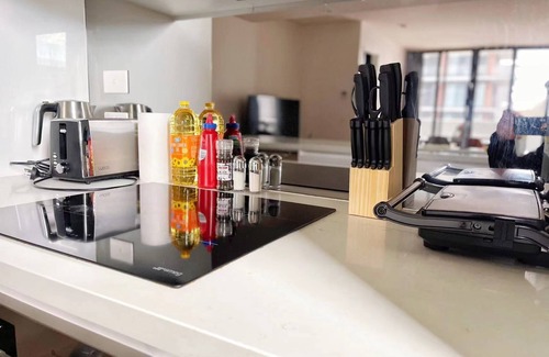 Reid Apartment | Heart of city 2br&2ba&2 free parking apartment with Netflix, near ANU