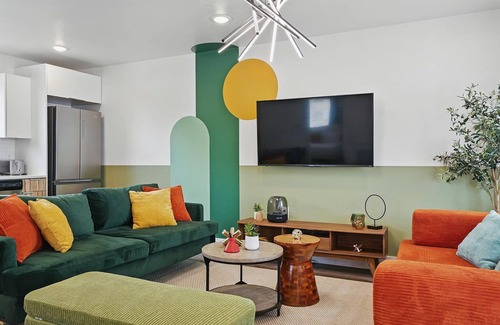 Old East Dallas Apartment | Heart of Dallas in Knox Henderson | Sleeps 4