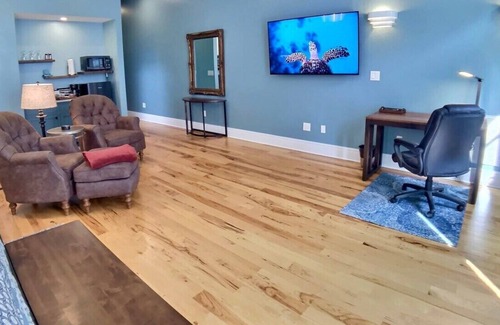 Eureka Springs Historic District Apartment | Heart of Downtown, VIP Parking, next to The Aud