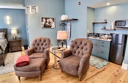 Eureka Springs Historic District Apartment | Heart of Downtown, VIP Parking, next to The Aud