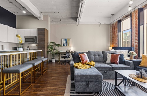 Downtown Dallas Apartment | Heart of Downtown Dallas: 2BR 2BA Getaway