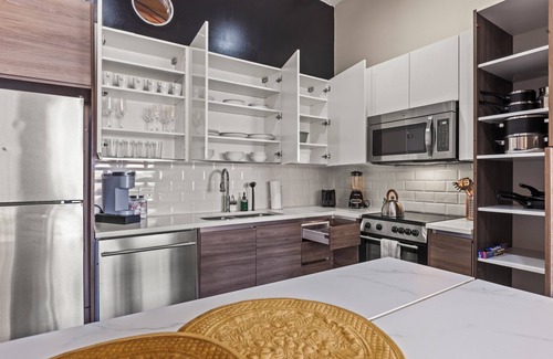 Downtown Dallas Apartment | Heart of Downtown Dallas: 2BR 2BA Getaway