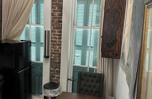 Central Business District Condo | Heart of Downtown w Balcony by Dauphin St; walk to restaurants & shops SLEEPS 6!
