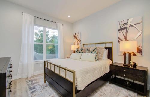 Northside House | Heart of Houston - Modern 3BD Open-Concept