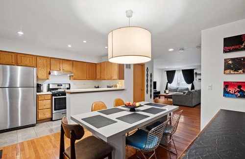 Chicago House | Heart Of Humboldt Park- Near IMD/Logan Square/Bucktown/Downtown Chicago