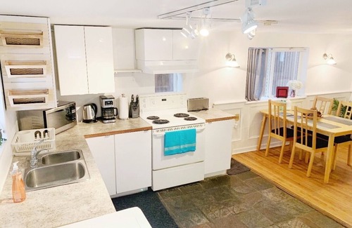 Kitsilano House | heart of Kitsilano area, 5 mins walk to kits beach