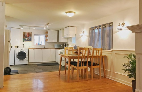Kitsilano House | heart of Kitsilano area, 5 mins walk to kits beach