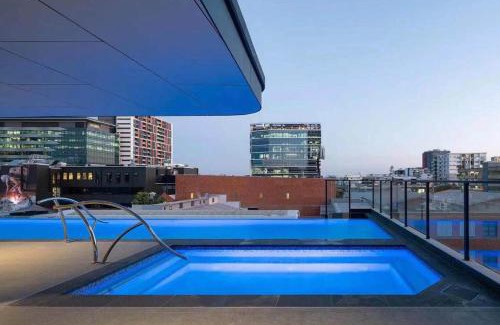 Fortitude Valley Apartment | Heart of the Valley Chic High Level 2BR Apartment