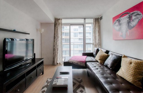 CityPlace Apartment | Heart of Toronto - Parking - Sleeps 5
