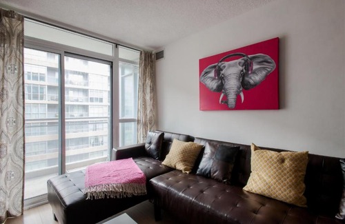 CityPlace Apartment | Heart of Toronto - Parking - Sleeps 5