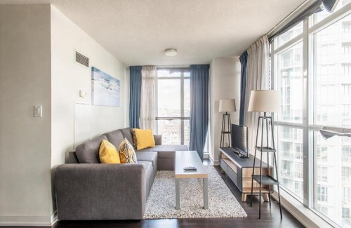 CityPlace Apartment | Heart of Toronto - Sleeps 6 - Parking