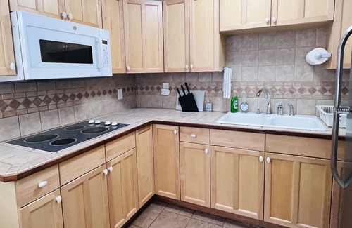 Wallingford Apartment | Heart of Wallingford Suite