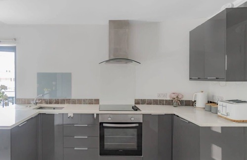 Windsor City Centre Condo | Heart of Windsor with Parking