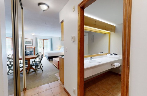 Sun Peaks Hotel | Hearthstone Lodge #323