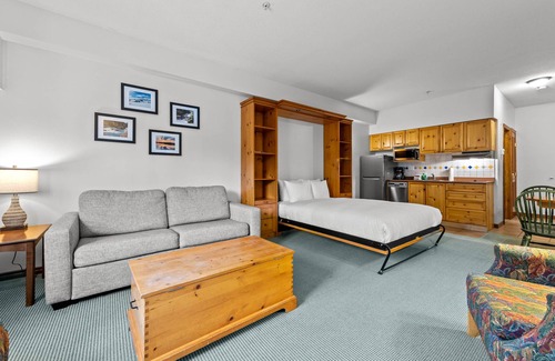 Sun Peaks Hotel | Hearthstone Lodge #423