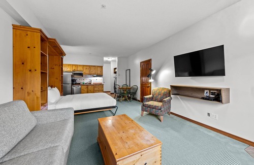 Sun Peaks Hotel | Hearthstone Lodge #423