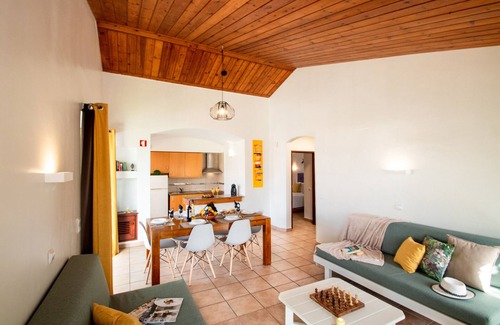 Areias de Sao Joao Villa | Heatable pool & BBQ in central Oura location