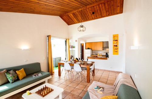 Areias de Sao Joao Villa | Heatable pool & BBQ in central Oura location