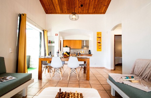 Areias de Sao Joao Villa | Heatable pool & BBQ in central Oura location