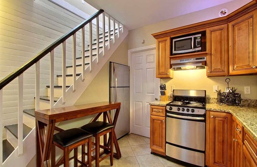 Savannah Victorian District House | Heated Pool Access | 5*Clean | Flex Cancelation
