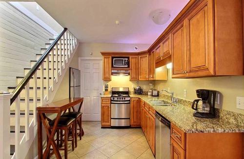 Savannah Victorian District House | Heated Pool Access | 5*Clean | Flex Cancelation