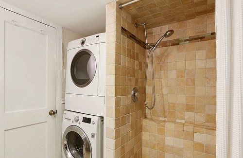 Historic Downtown Savannah Apartment | Heated Pool Access | 5*Clean | Flex Cancelation