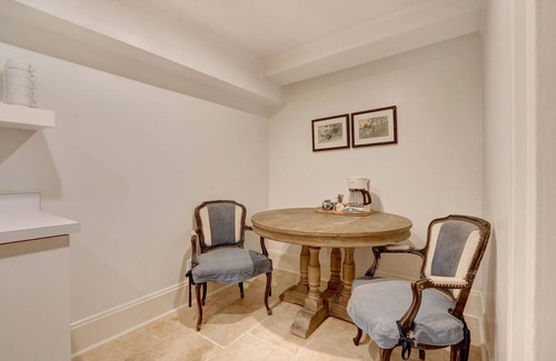 Historic Downtown Savannah Apartment | Heated Pool Access | Brand New Home! |