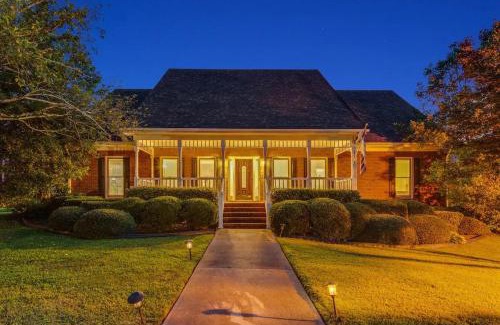 Conyers House | Heated Pool ATL 5BR Modern Sanctuary