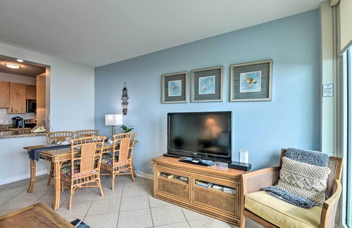 Galveston Condo | Heated Pool + Beach View: Galveston Resort Condo!