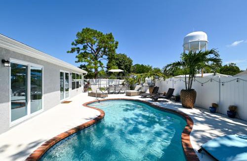 Trailer Estates House | HEATED Pool, Game Room, Bunk Beds, Close to Beaches, Fun!