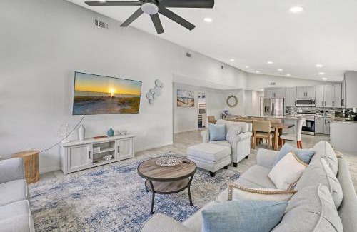 Trailer Estates House | HEATED Pool, Game Room, Bunk Beds, Close to Beaches, Fun!