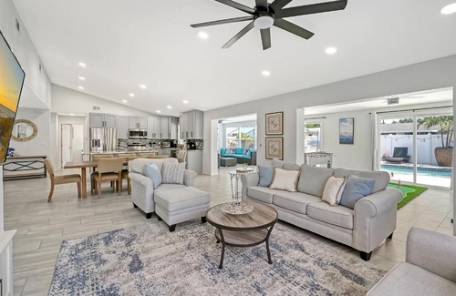 Trailer Estates House | HEATED Pool, Game Room, Bunk Beds, Close to Beaches, Fun!