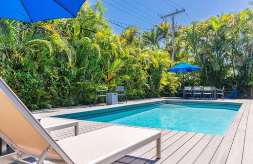 North Miami Beach House | Heated Pool Modern 5 Bedrooms House 10 minutes to the Ocean