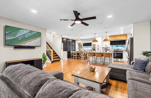 Tampa House | Heated Pool~Pickleball~Hot Tub~Game Room~Basketball~Fire Pit~Bunk Room~4 Kings