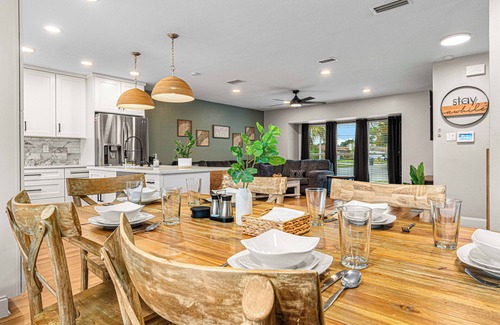 Tampa House | Heated Pool~Pickleball~Hot Tub~Game Room~Basketball~Fire Pit~Bunk Room~4 Kings