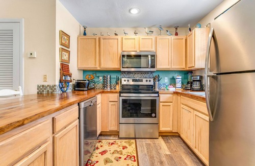 Port St. Joe House | Heated Pool, Playground & Pickleball!