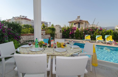 Fethiye City Center Villa | Heated pool, Pool Table, Table tennis. Walking distance to the beach.